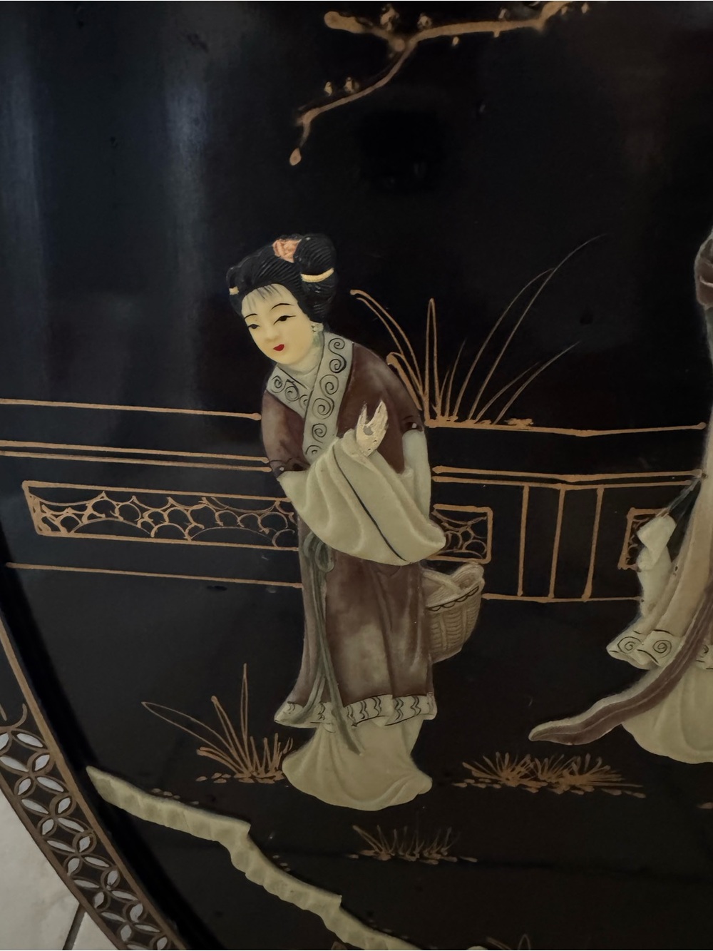 Vintage Japanese lacquer panel with mother -of pearl inlay and gold decoration. - Picture 2 of 6